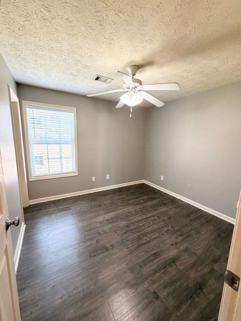Auburn House: Ross Street- 303 N Ross Street Unit 204