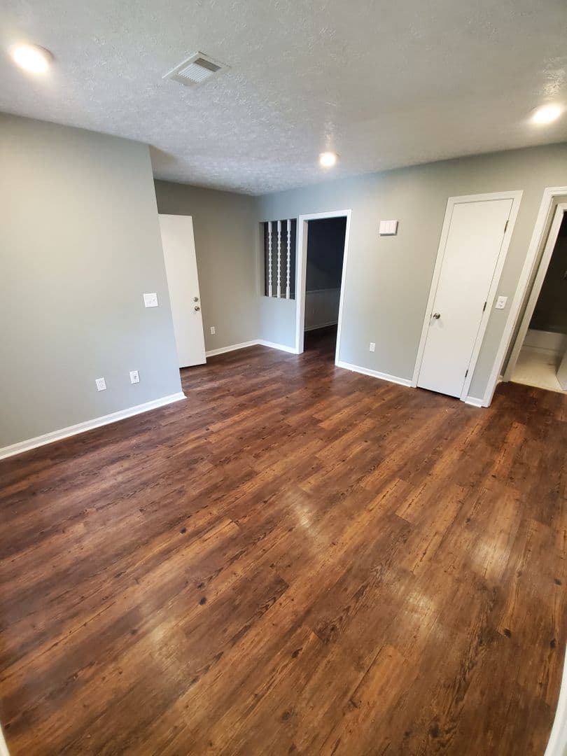 Auburn House: 1313 Hampton Dr
