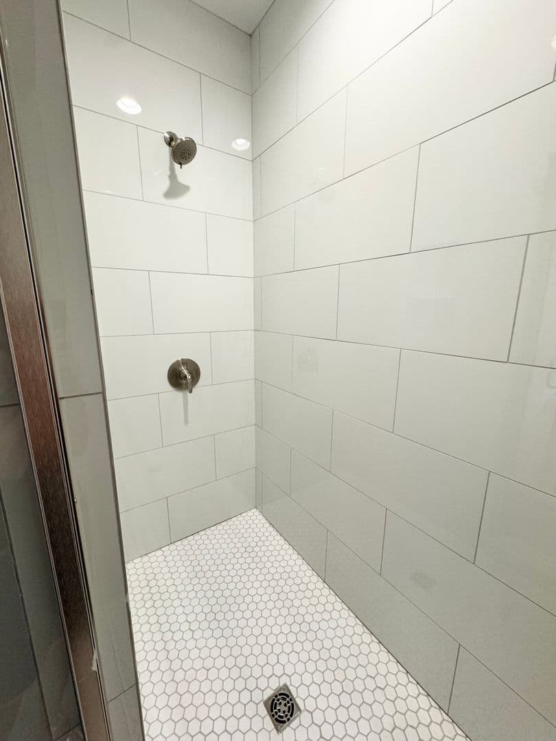 Auburn House: 2038 Downs Way