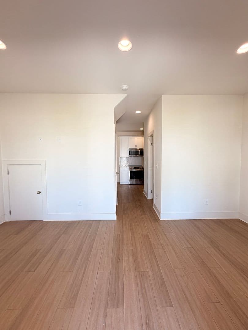 Auburn Apartment: 310 E Thach Ave