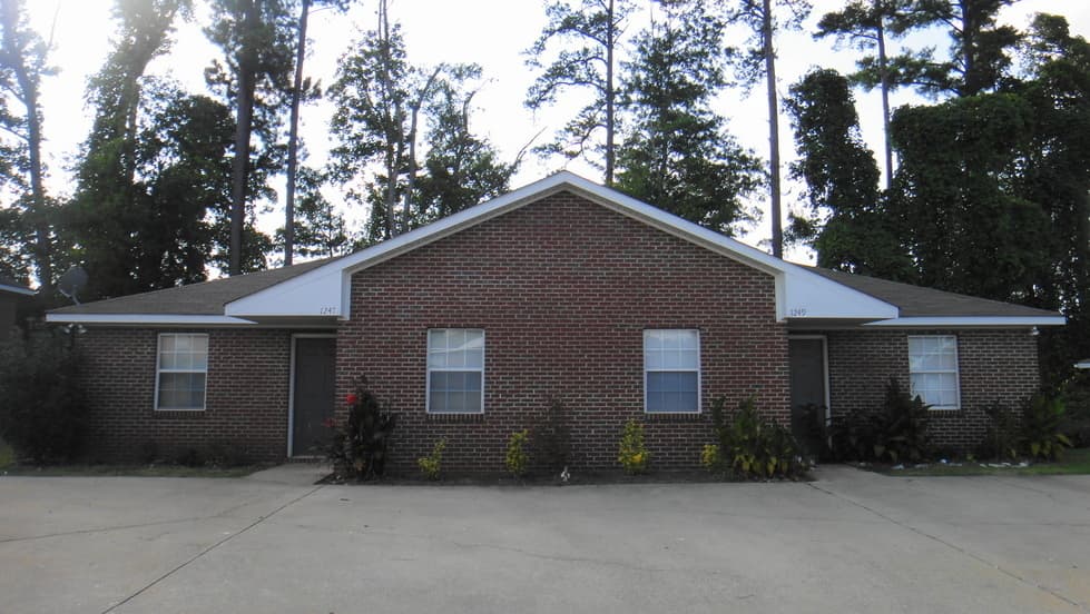 Auburn House: 1962 Rick Drive