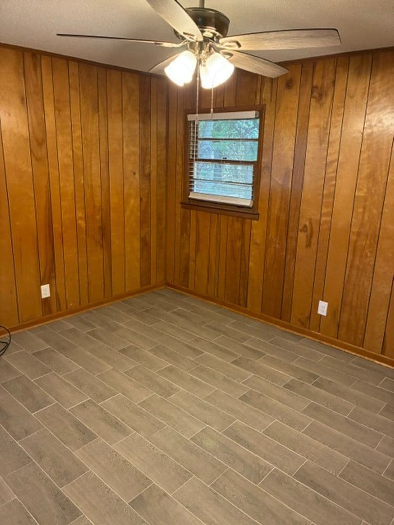 Auburn House: 826 Gentry Dr