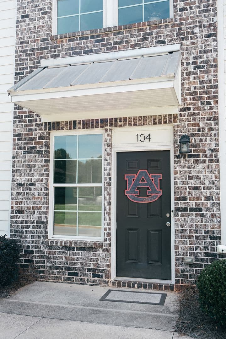 Opelika House: 3855 Academy Dr Unit 104