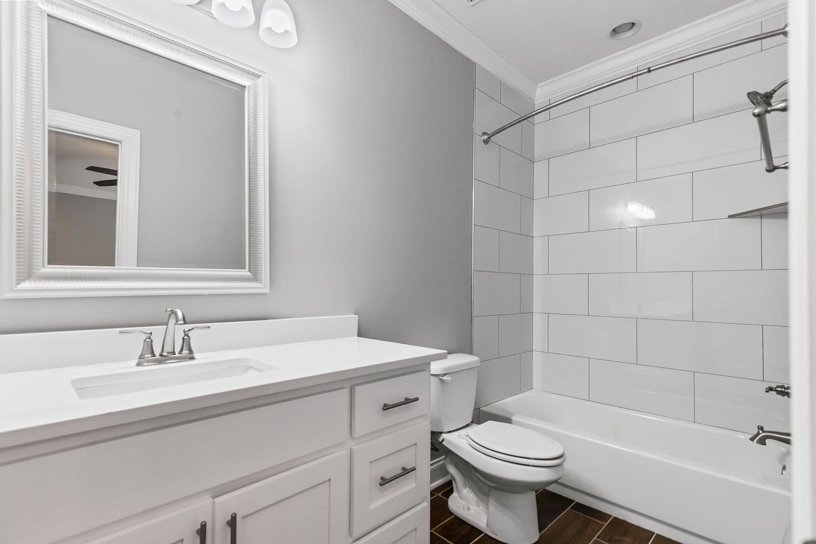 Auburn Apartment: Downs Way