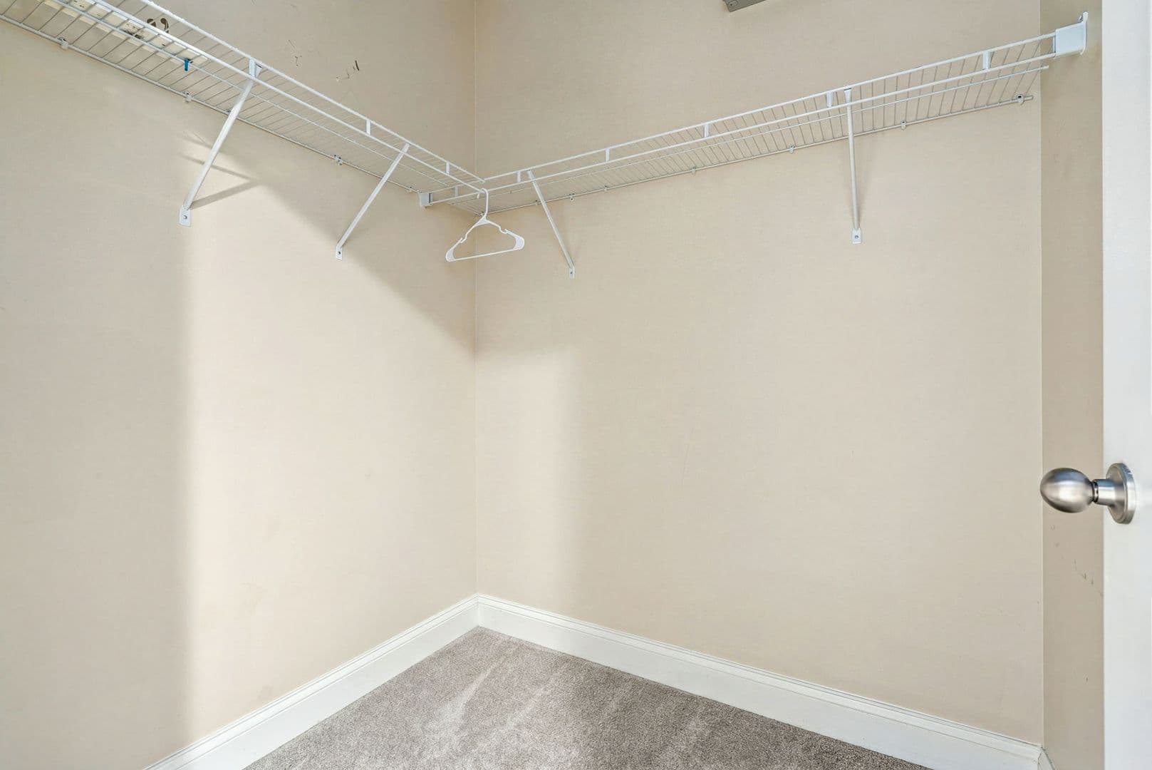 Auburn House: 1957 Wire Rd Unit 27