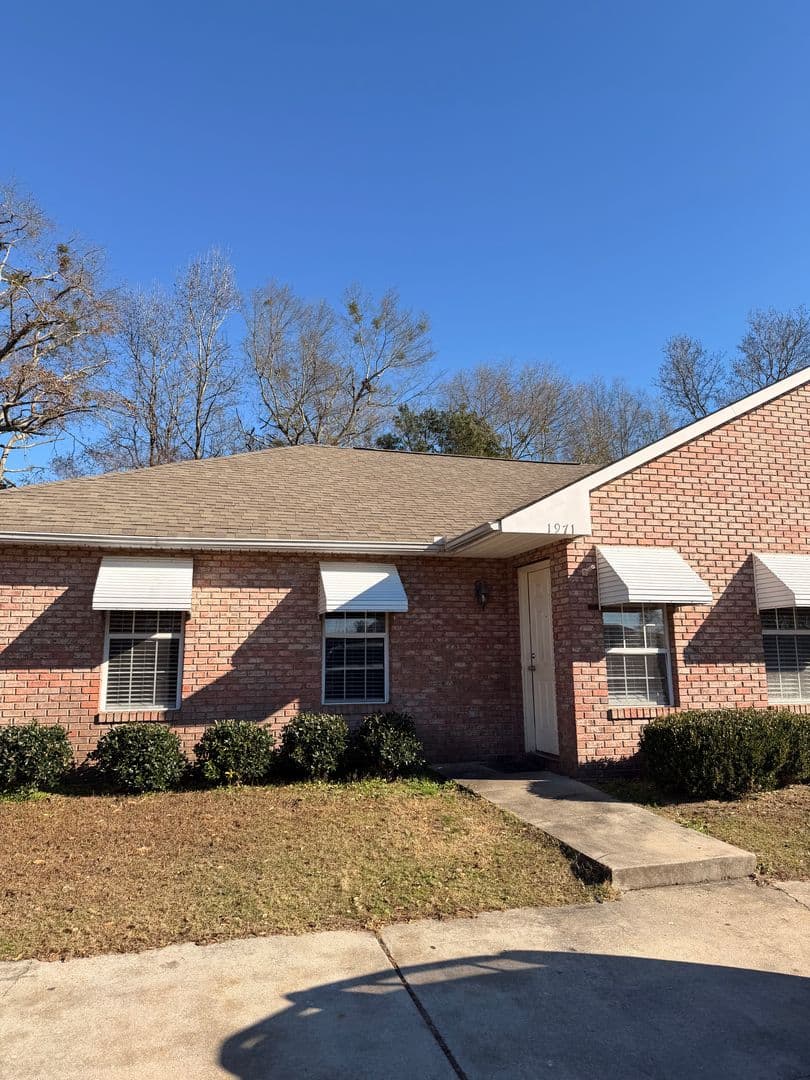 Auburn House: 1971 Bluff Ct