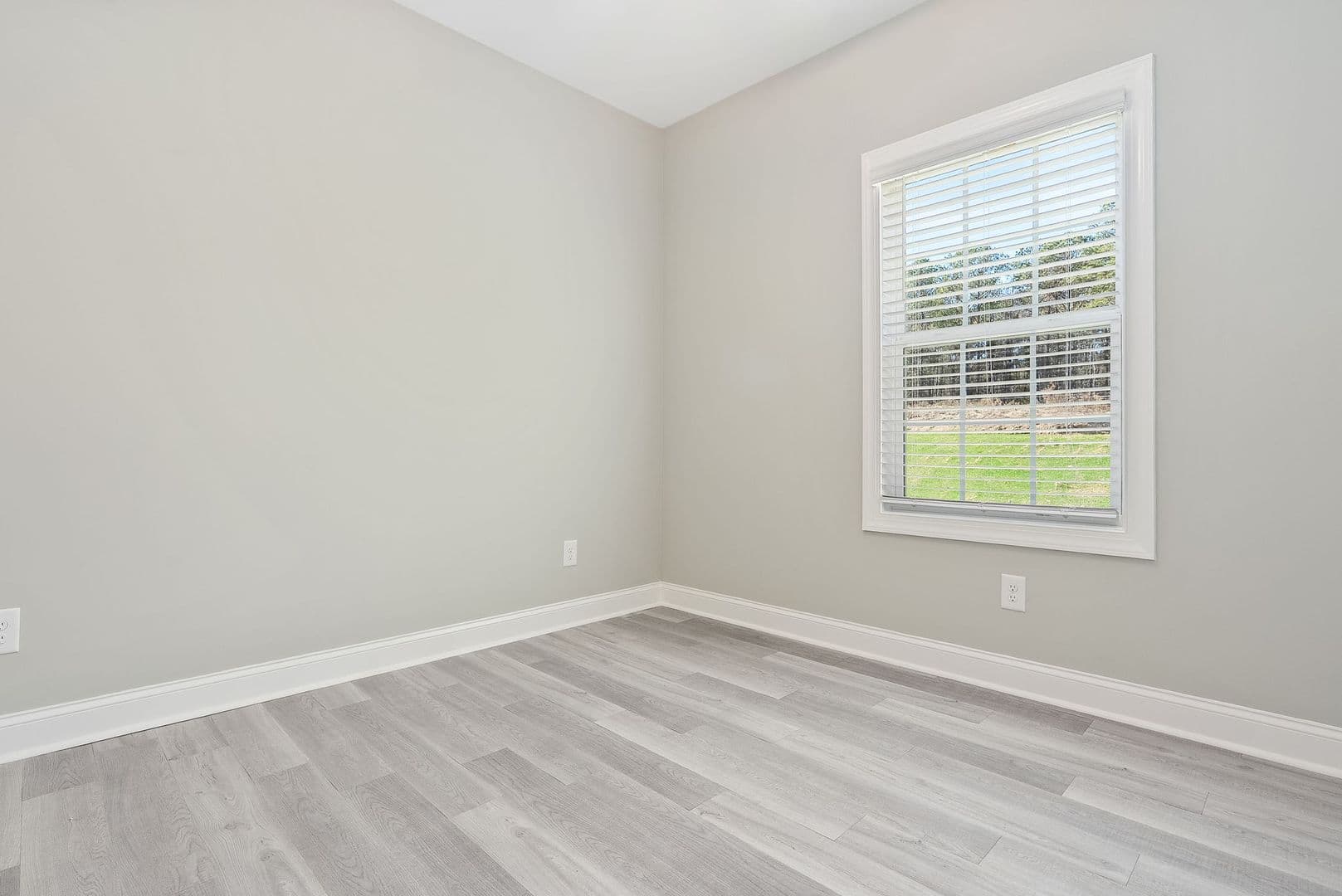 Auburn Apartment: Downs Way