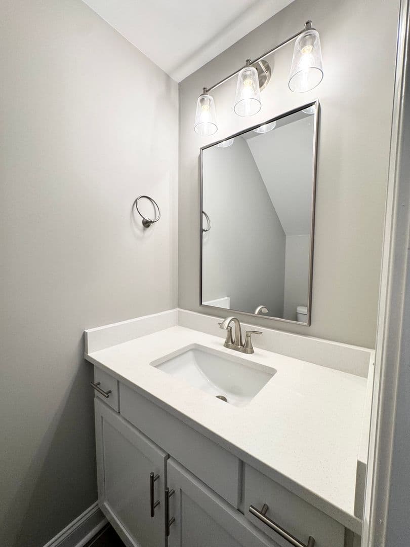 Auburn House: 2038 Downs Way