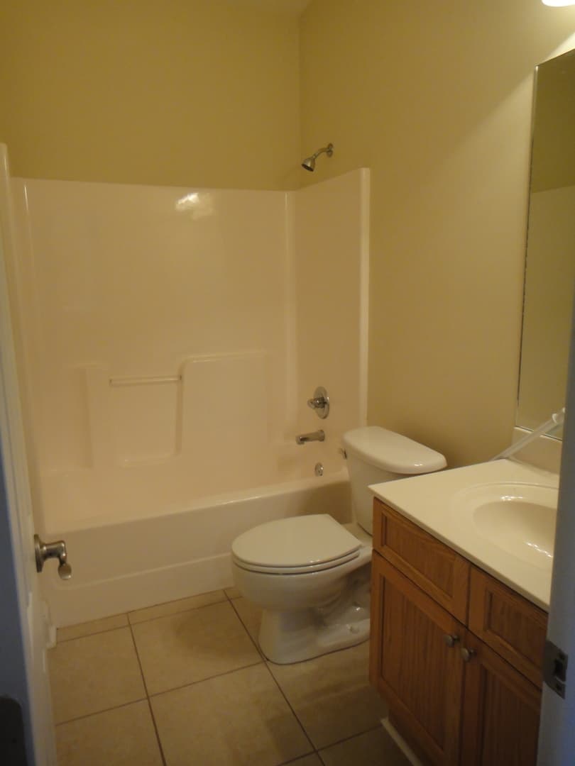 Auburn House: 3260 Millcreek Road 101