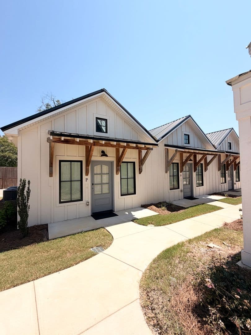 Auburn Apartment: 310 E Thach Ave