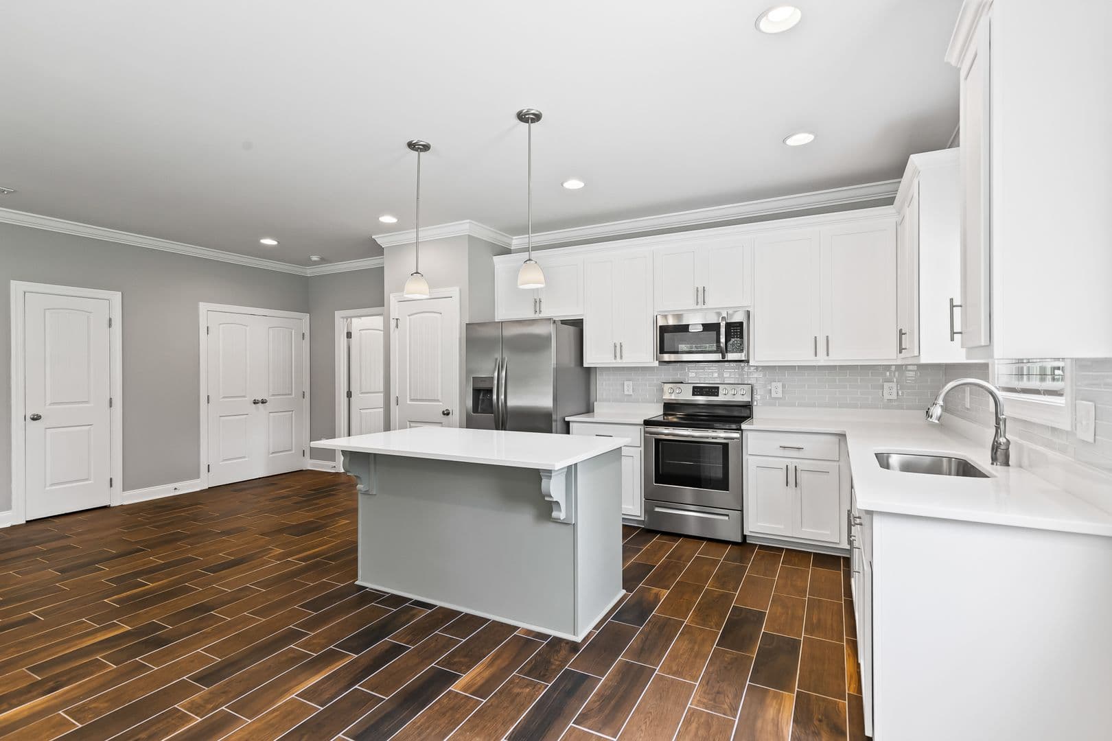 Auburn Apartment: Downs Way