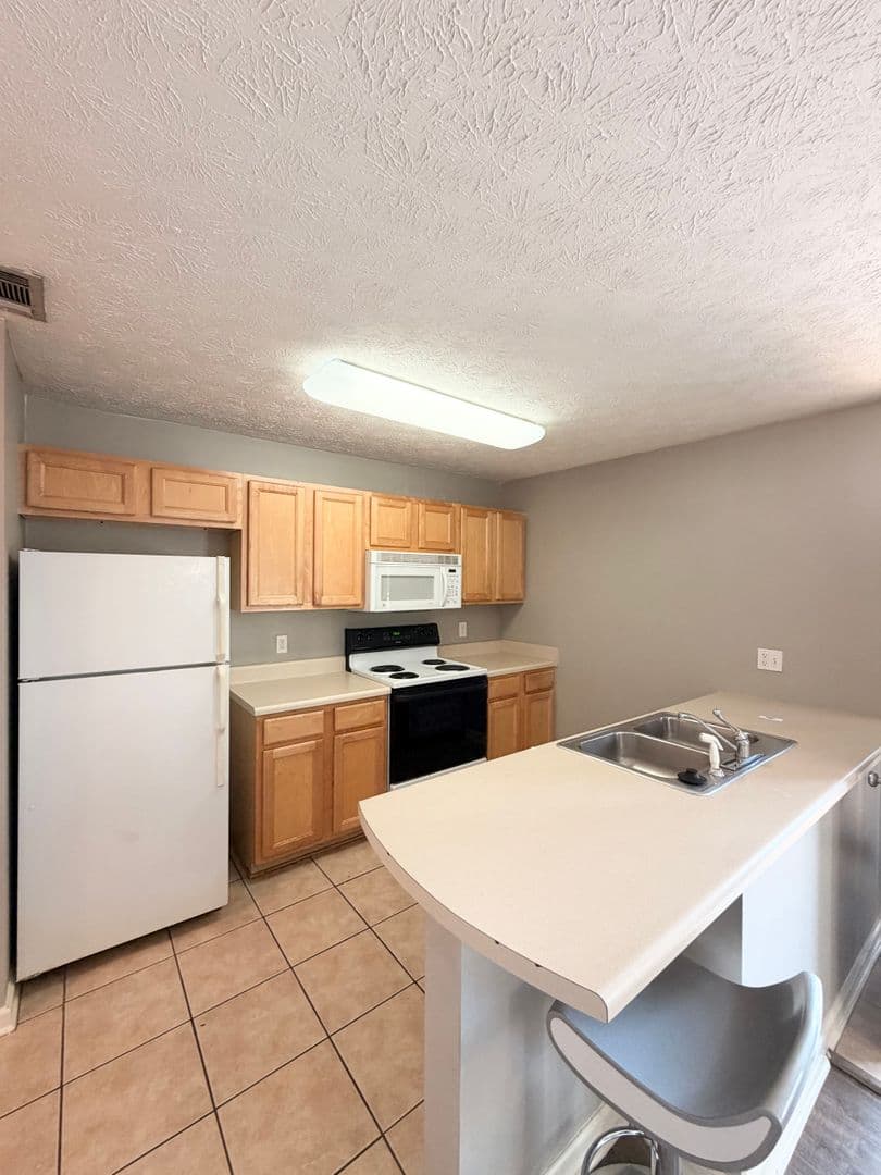 Auburn House: Ross Street- 303 N Ross Street Unit 204