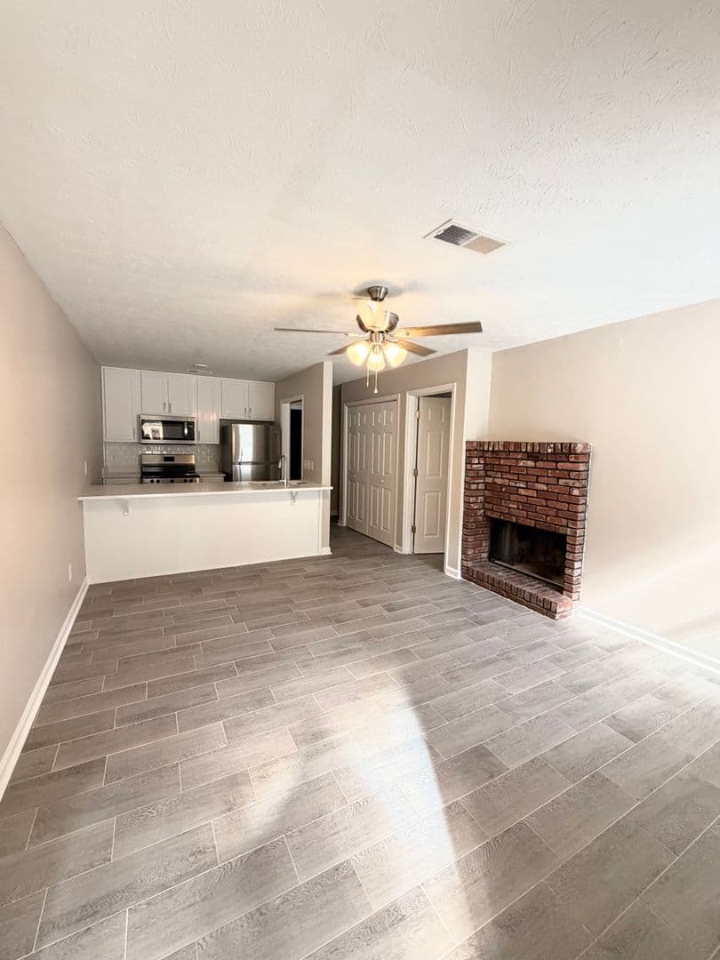 Auburn House: 1393 Kurt Cir
