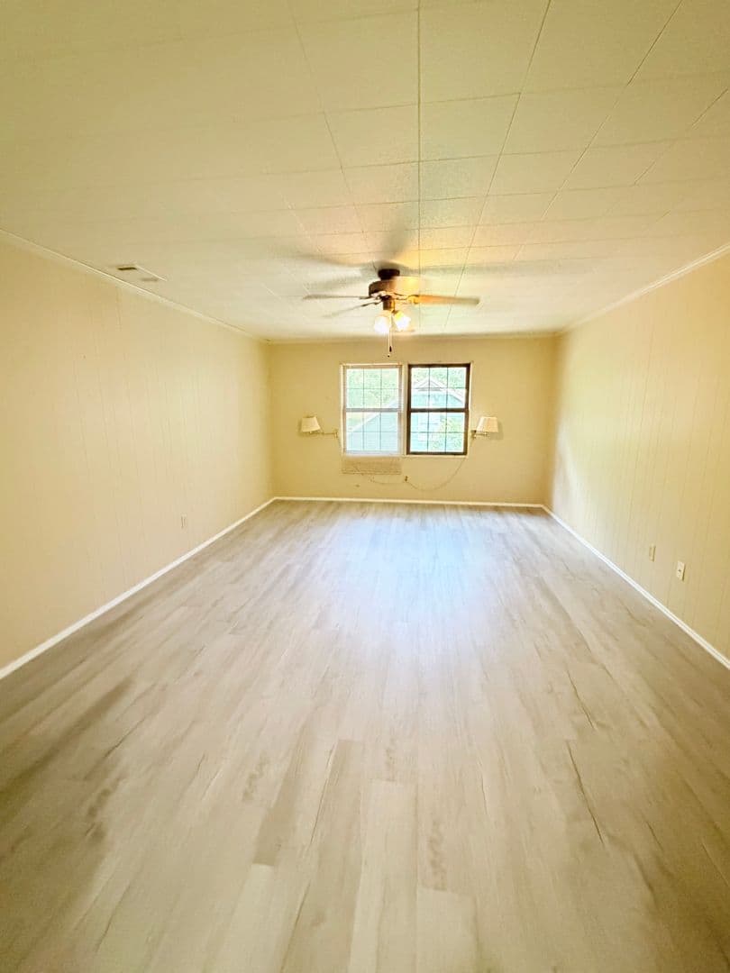 Auburn House: 1180 E University Drive