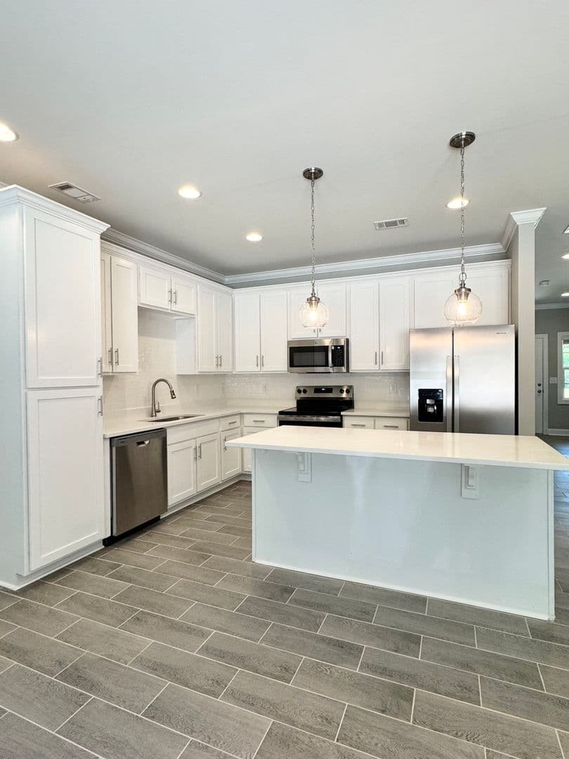 Auburn House: 2038 Downs Way