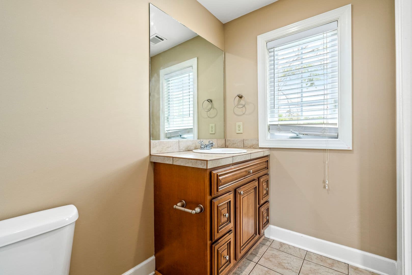 Auburn House: 1957 Wire Rd Unit 27