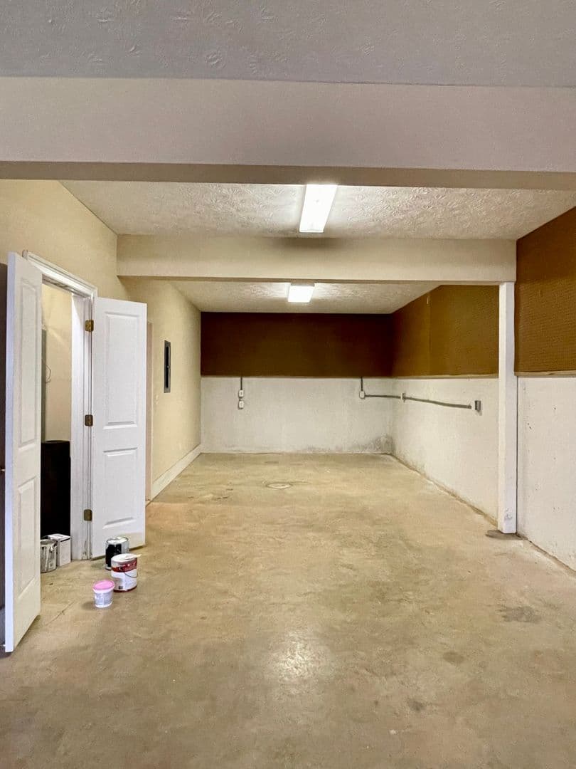 Auburn House: 1350 Teaberry Court