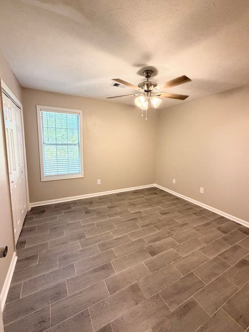 Auburn House: 1393 Kurt Cir