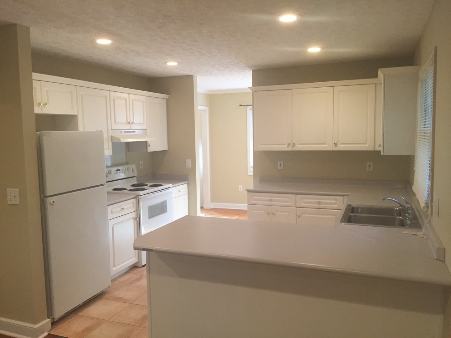 Auburn House: 738 Tanglewood Ave