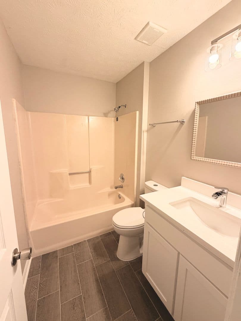 Auburn House: 1393 Kurt Cir