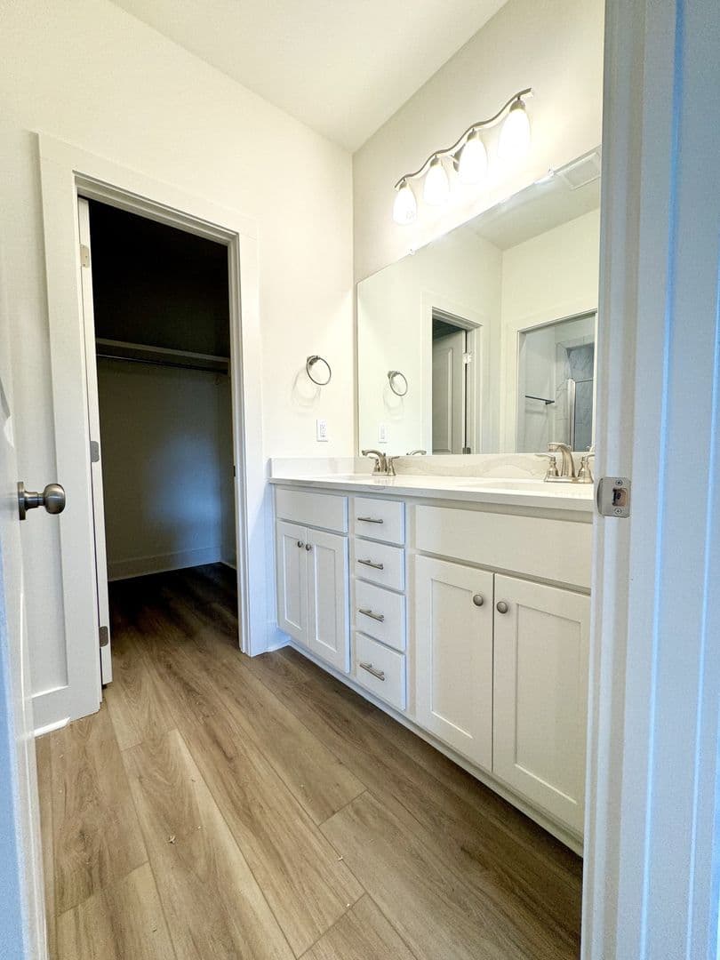 Auburn House: 1112 Runningvine Lane