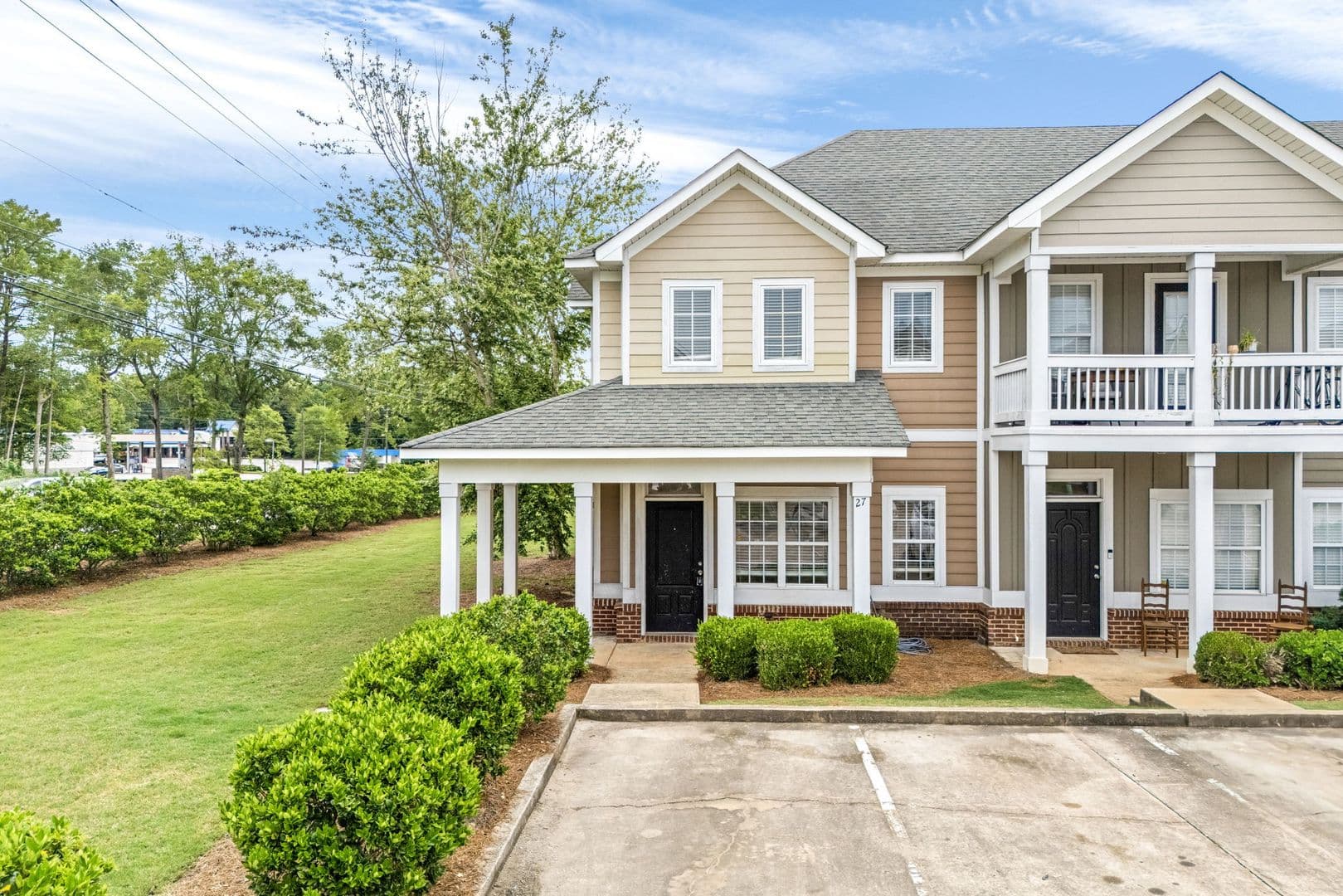 Auburn House: 1957 Wire Rd Unit 27