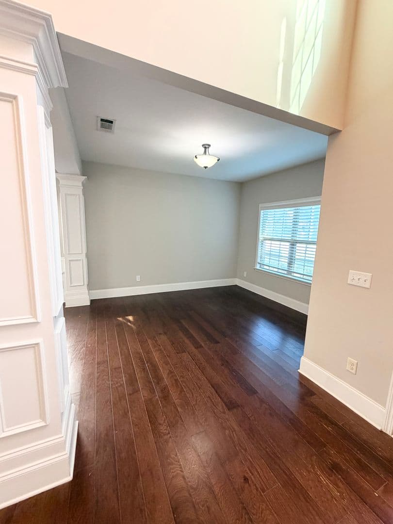 Auburn House: 1173 Weatherford St