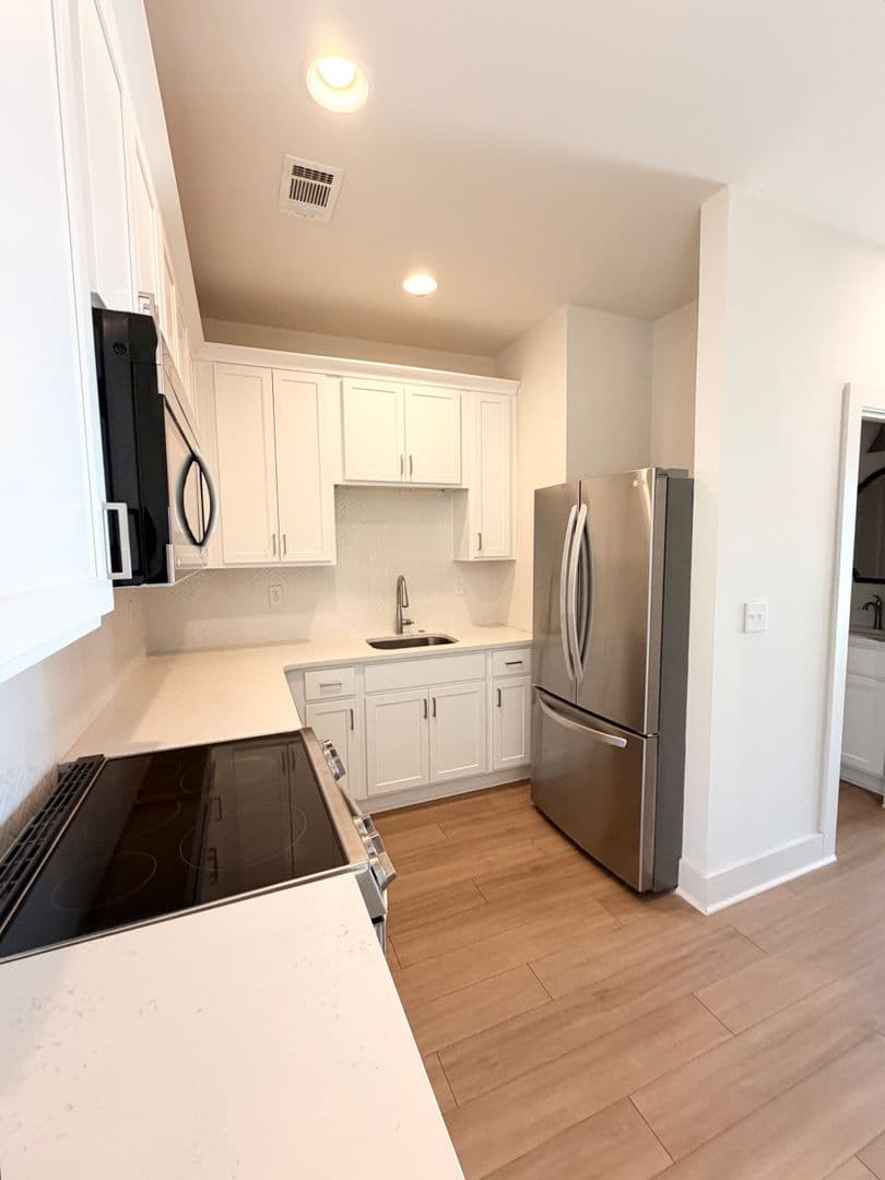 Auburn Apartment: 310 E Thach Ave