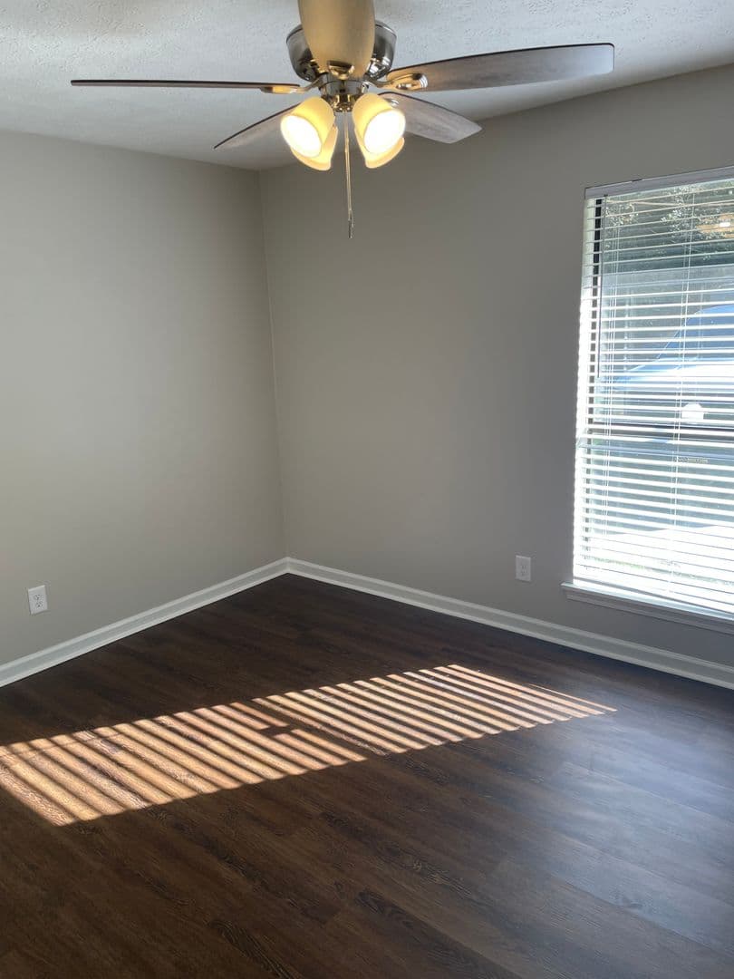 Auburn House: 1381 Hampton Drive