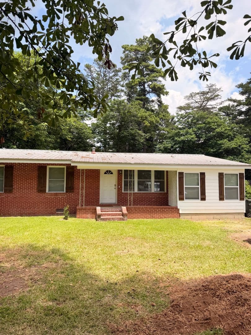 Auburn House: 1571 Saugahatchee Rd
