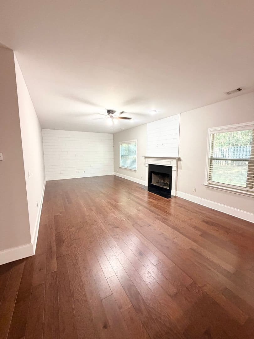 Auburn House: 1173 Weatherford St