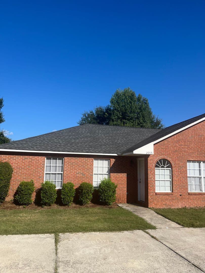 Auburn House: 2015 Sara St.