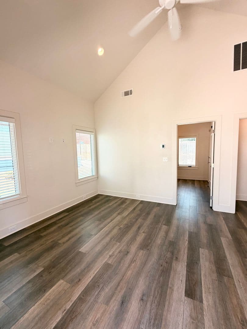 Auburn Apartment: 310 E Thach Ave