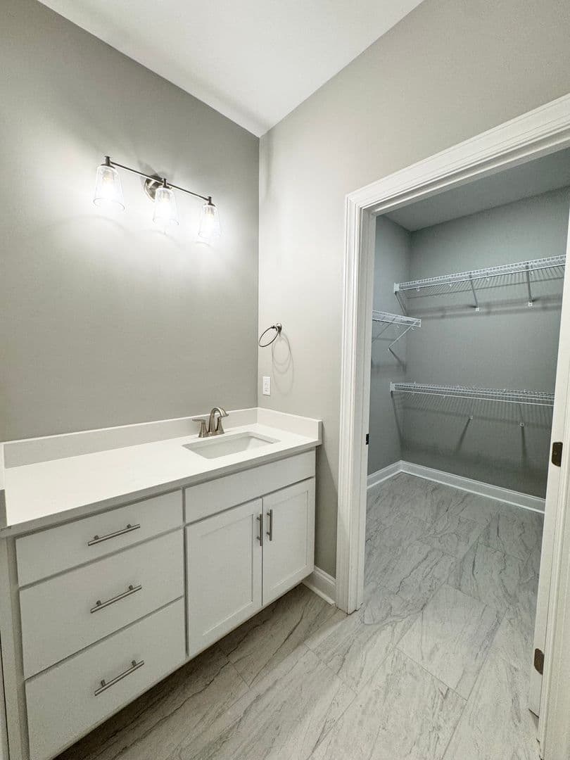 Auburn House: 2038 Downs Way