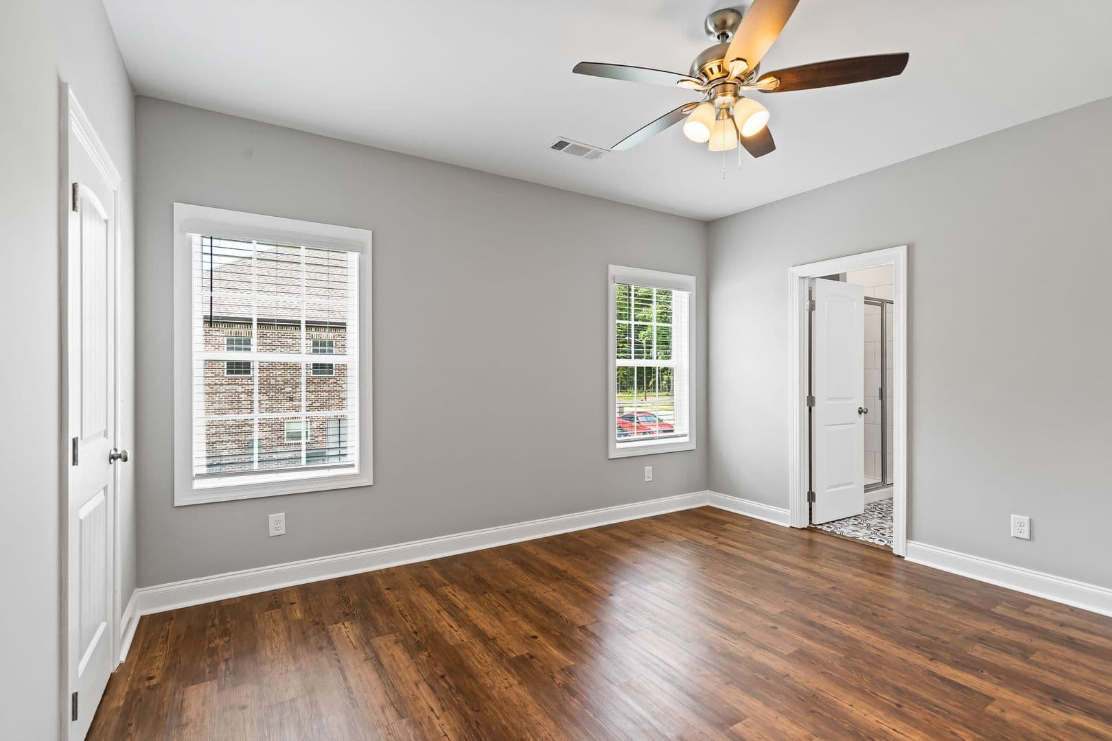 Auburn Apartment: Downs Way