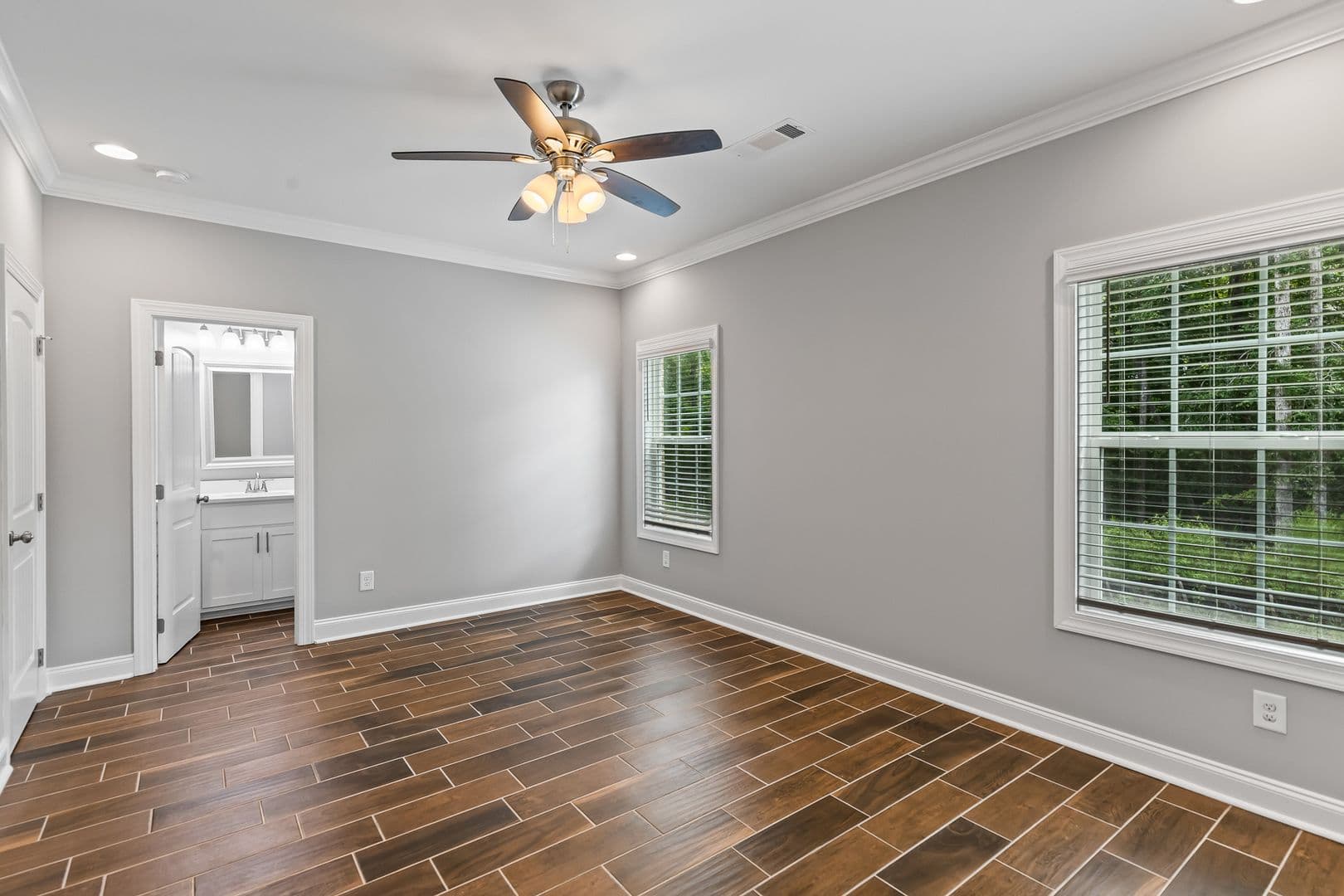 Auburn Apartment: Downs Way