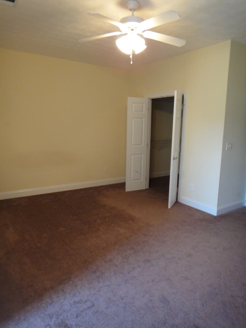 Auburn House: 3260 Millcreek Road 101