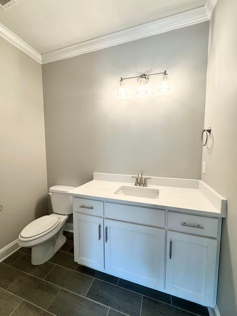 Auburn House: 2038 Downs Way