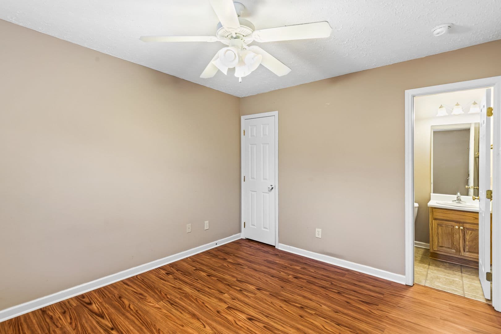 Auburn Apartment: Longleaf Crossing