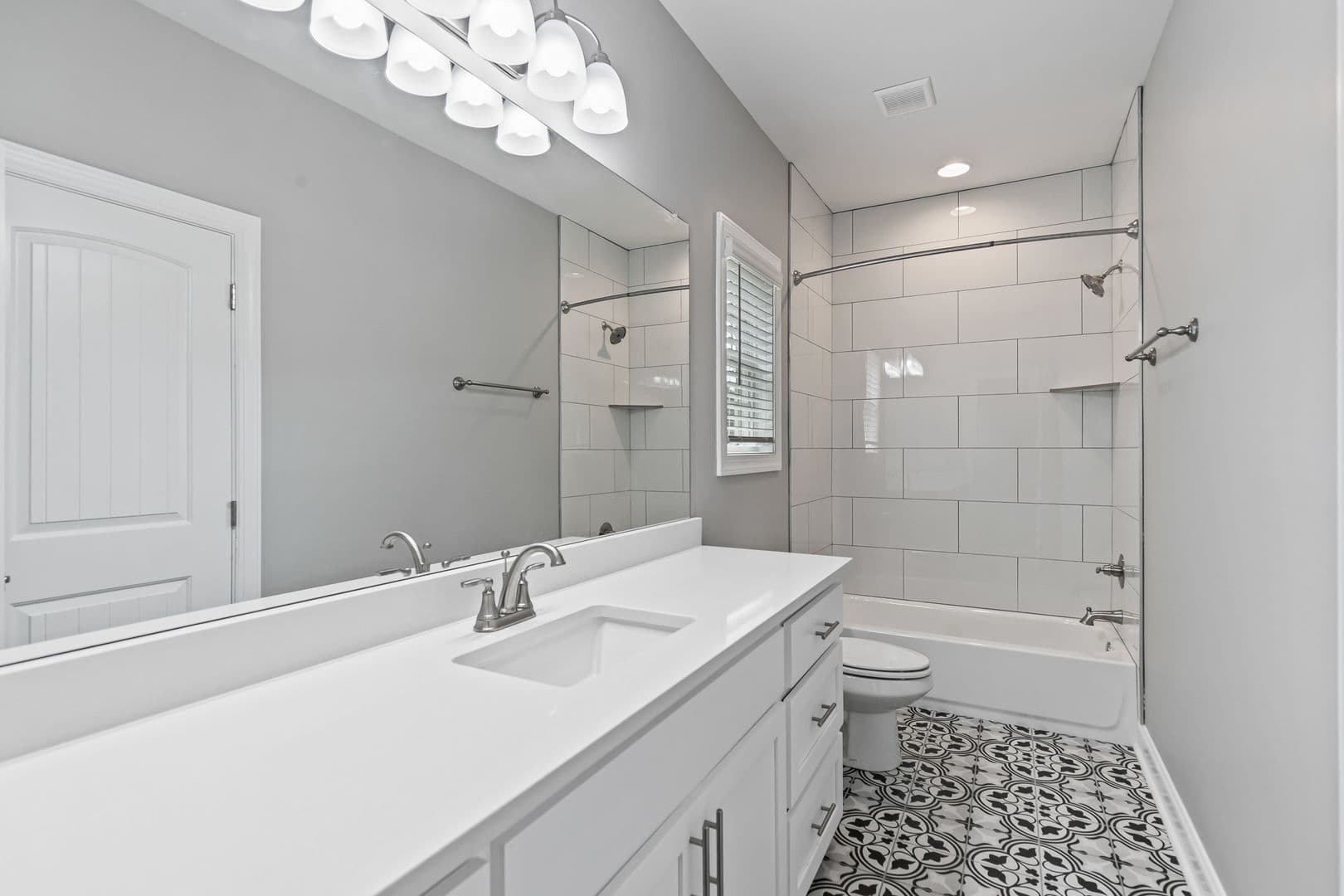 Auburn House: 798 Shell Toomer Pkwy