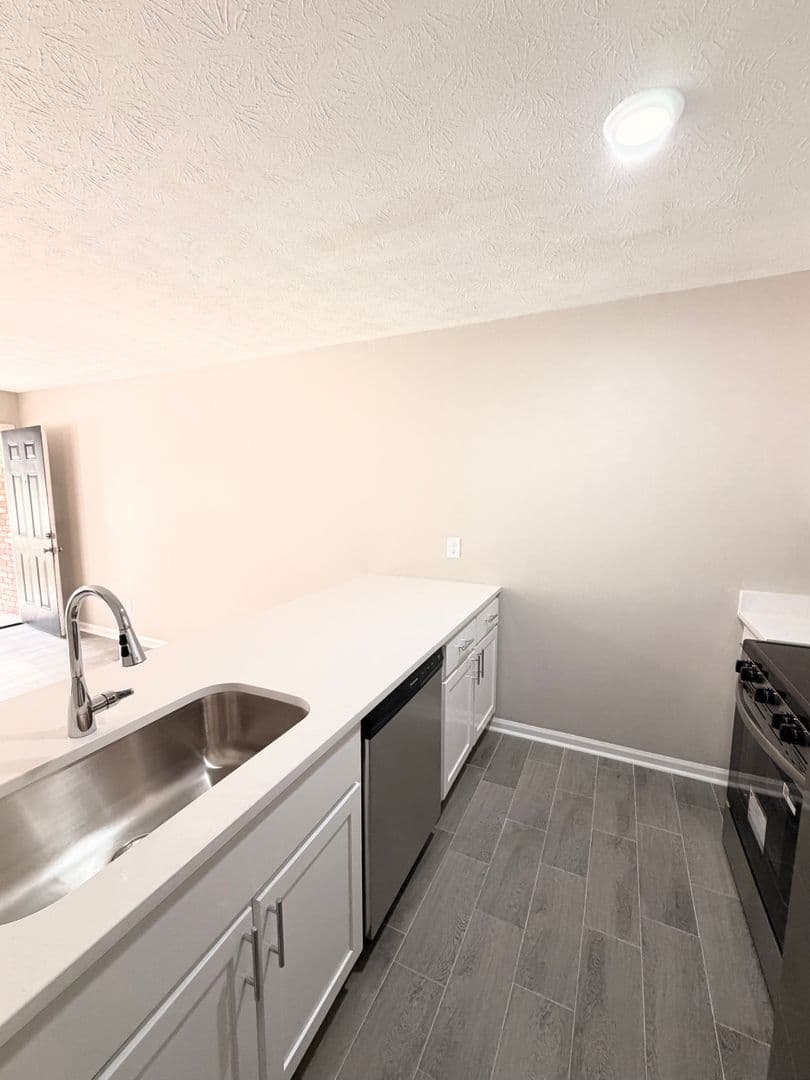 Auburn House: 1393 Kurt Cir
