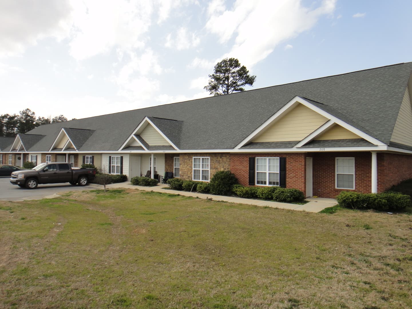 Auburn House: 3260 Millcreek Road 101
