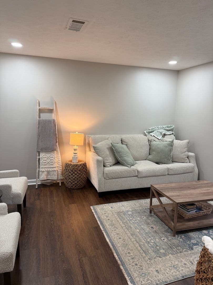 Auburn House: 1381 Hampton Drive