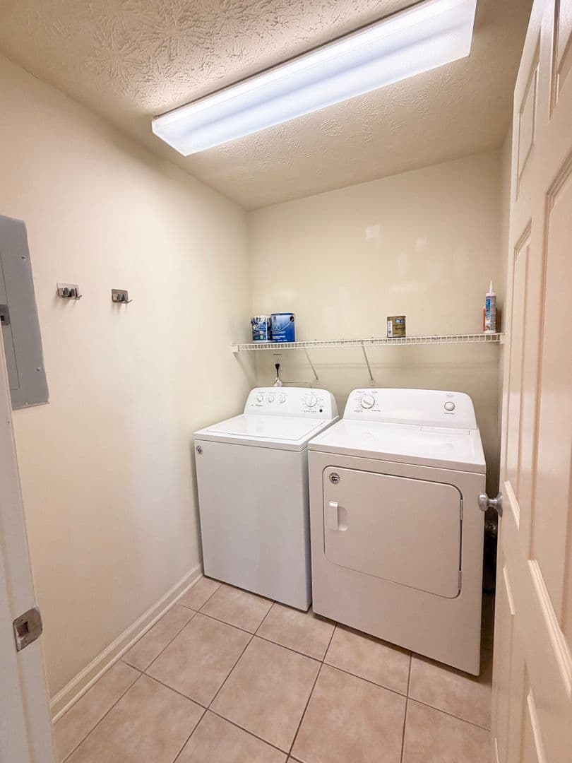 Auburn House: Ross Street- 303 N Ross Street Unit 204
