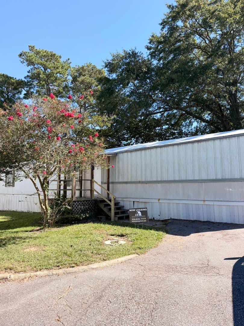 Auburn House: 1100 Stonegate Dr Lot 106