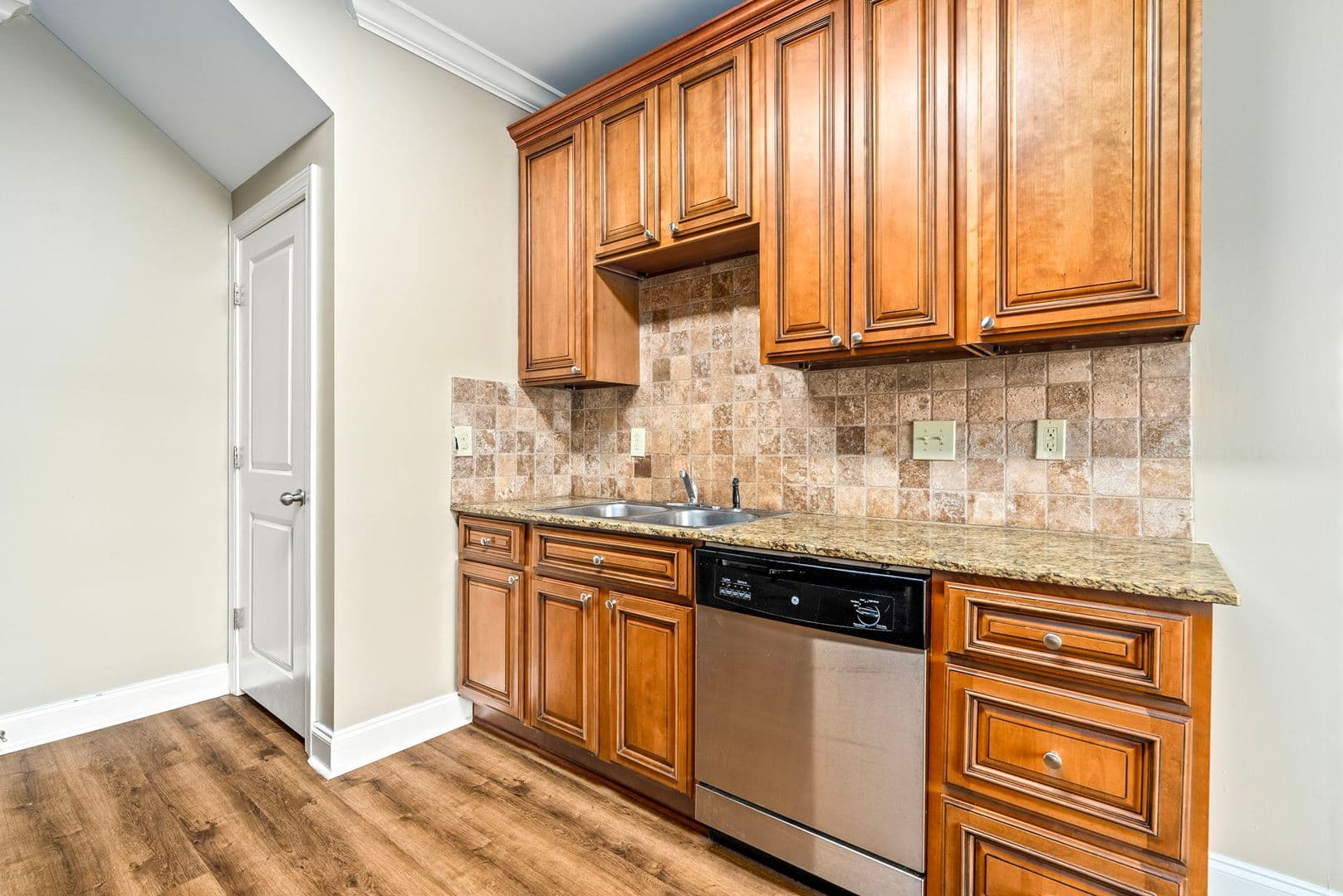 Auburn House: 1957 Wire Rd Unit 27