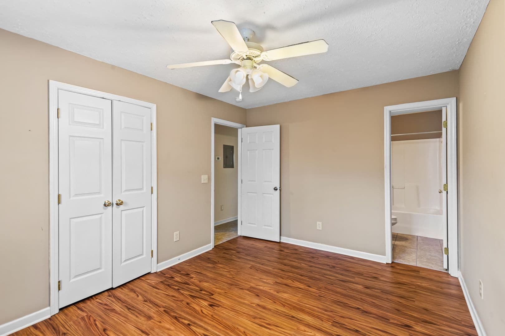 Auburn Apartment: Longleaf Crossing
