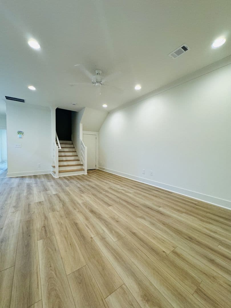Auburn House: 1112 Runningvine Lane