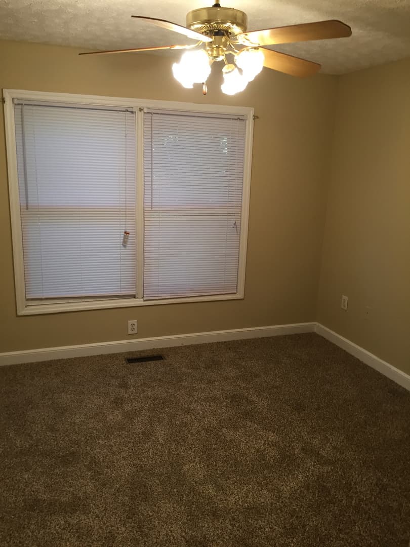 Auburn House: 738 Tanglewood Ave