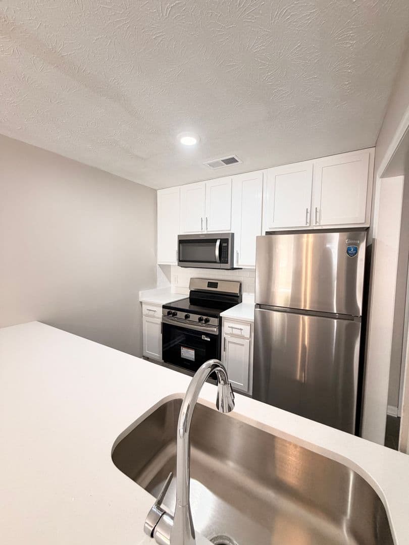 Auburn House: 1393 Kurt Cir